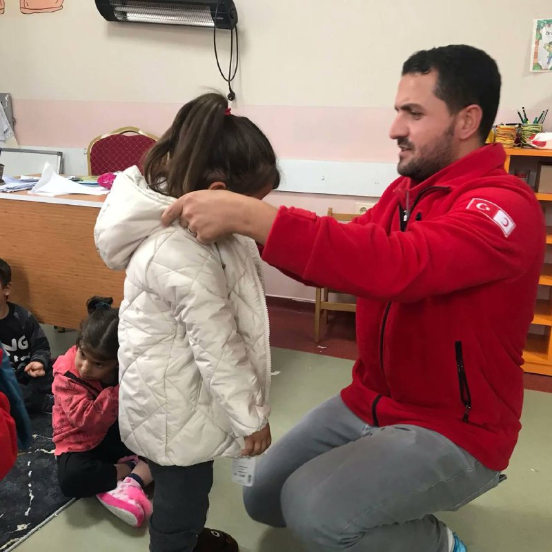 Ağrı Kızılay’dan öğrencilere sıcak yardım