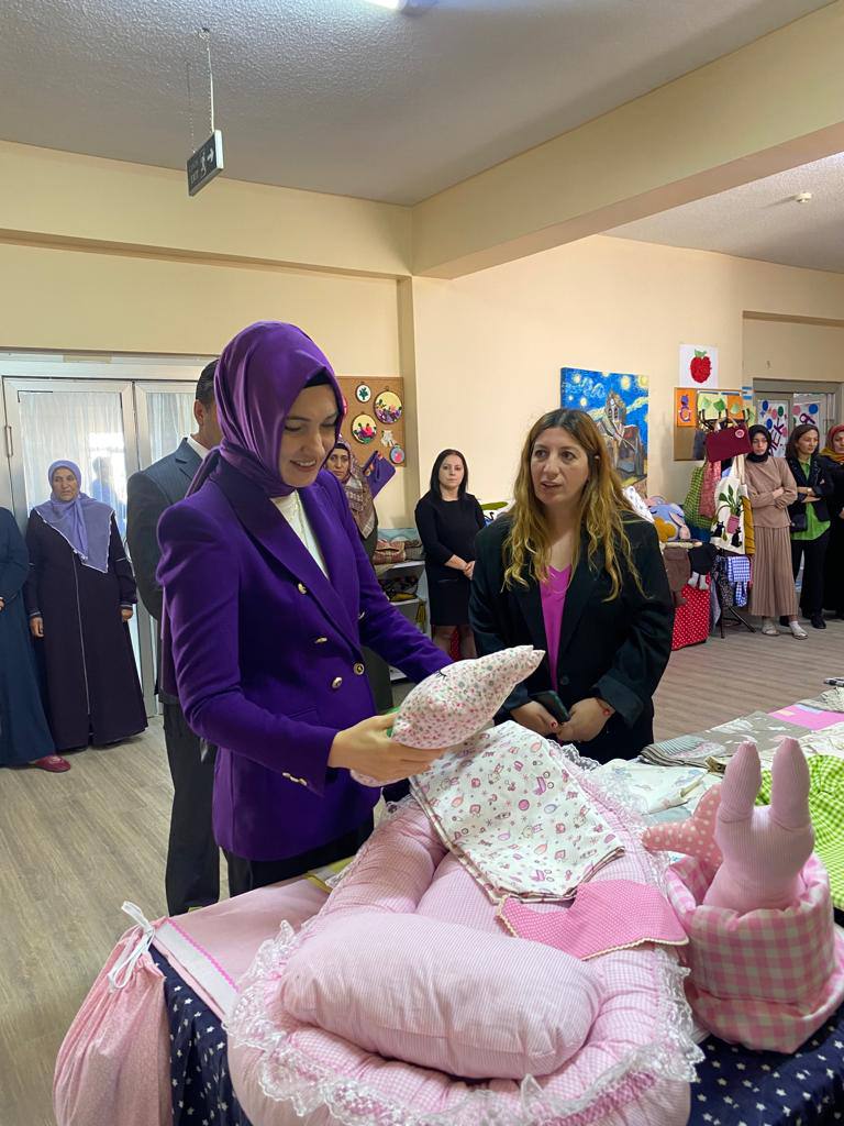 Vali Mustafa Koç’un eşi Neslihan Gül Koç, Aile Destek Merkezini ziyaret etti