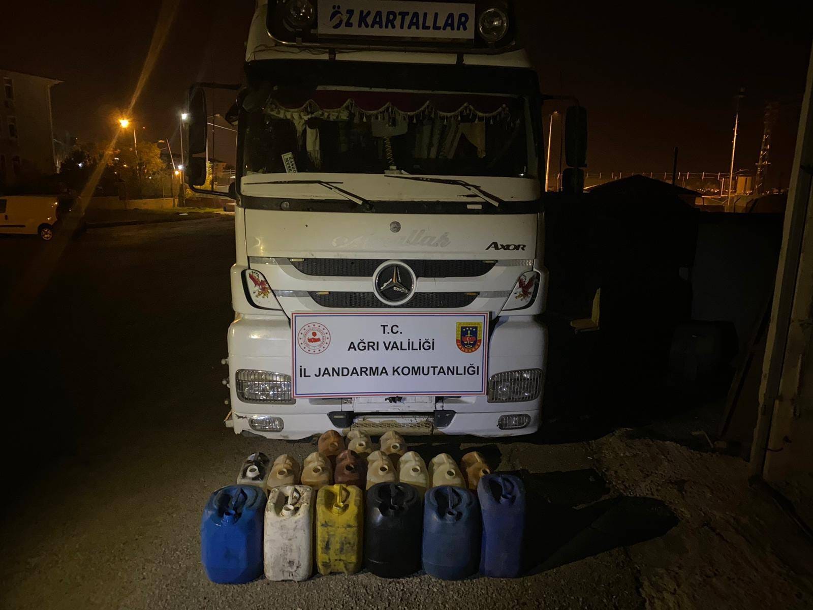 Ağrı'da kaçak akaryakıt ve kaçak sigara yakalandı
