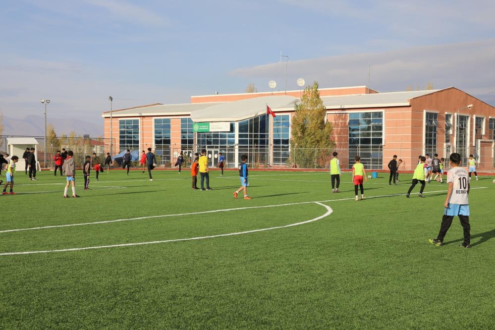 Müdür Din'den Doğubayazıt spor tesislerine ziyaret