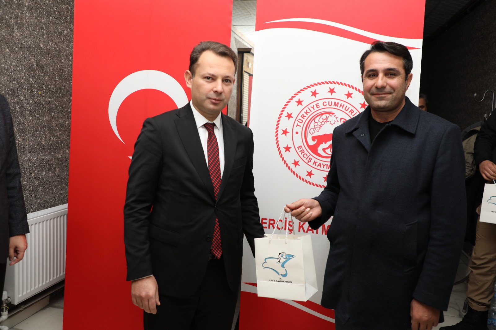 Erciş Kaymakamı Murat Karaloğlu 10 Ocak Çalışan Gazeteciler Günü Nedeniyle Gazetecilerle Bir Araya Geldi.