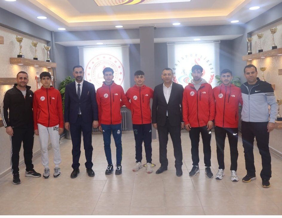 AK Parti Ağrı Belediye Başkan Adayı Aydın, Kros şampiyonlarını ziyaret etti