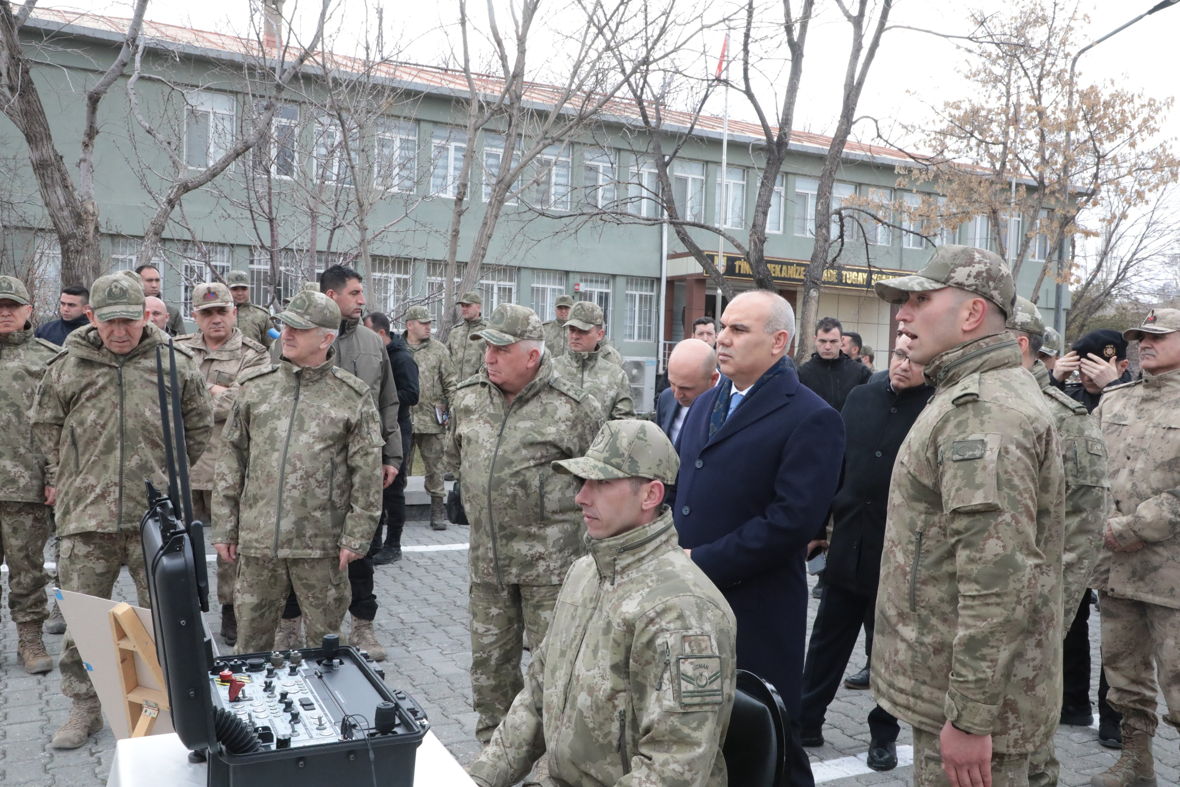Ağrı'da 3. Ordu Komutanlığı envanterine katılan kara aracı 'Aslan' tanıtıldı