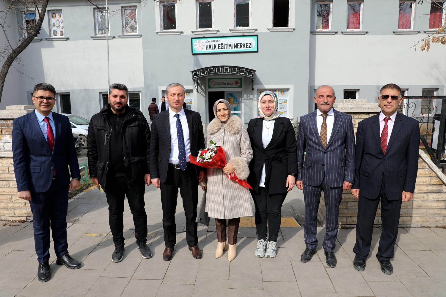 Ağrı'da sergilenen tiyatro oyunu izleyiciden tam not aldı
