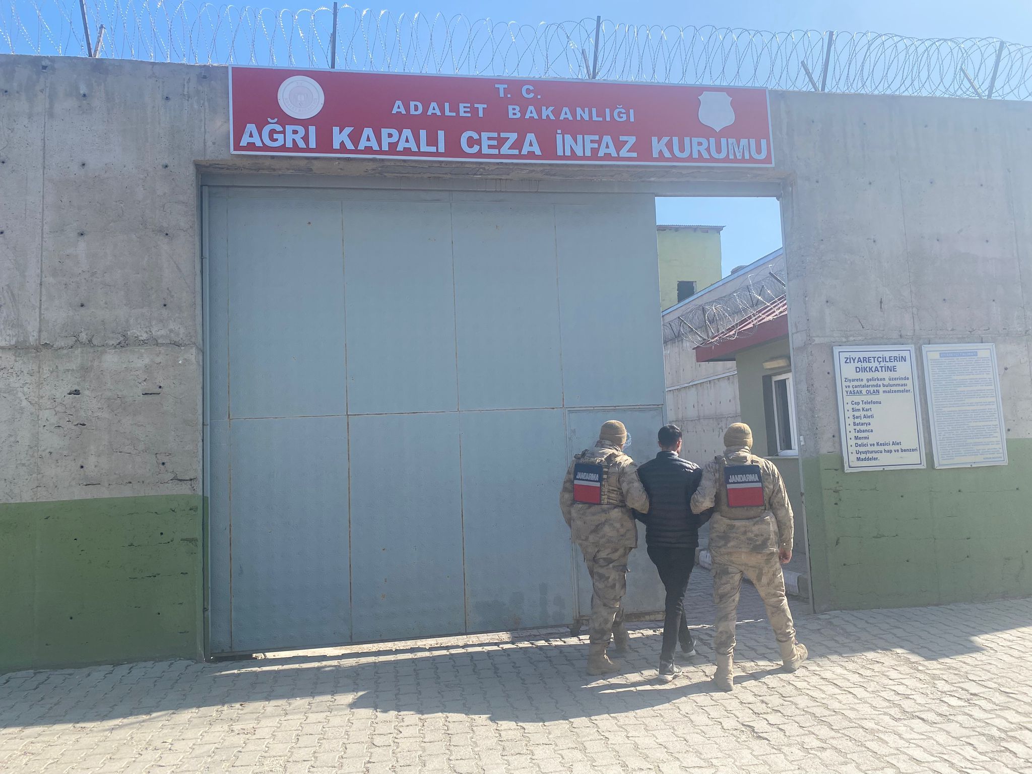 Ağrı’da suç kaydı bulunan 4 firari yakalandı