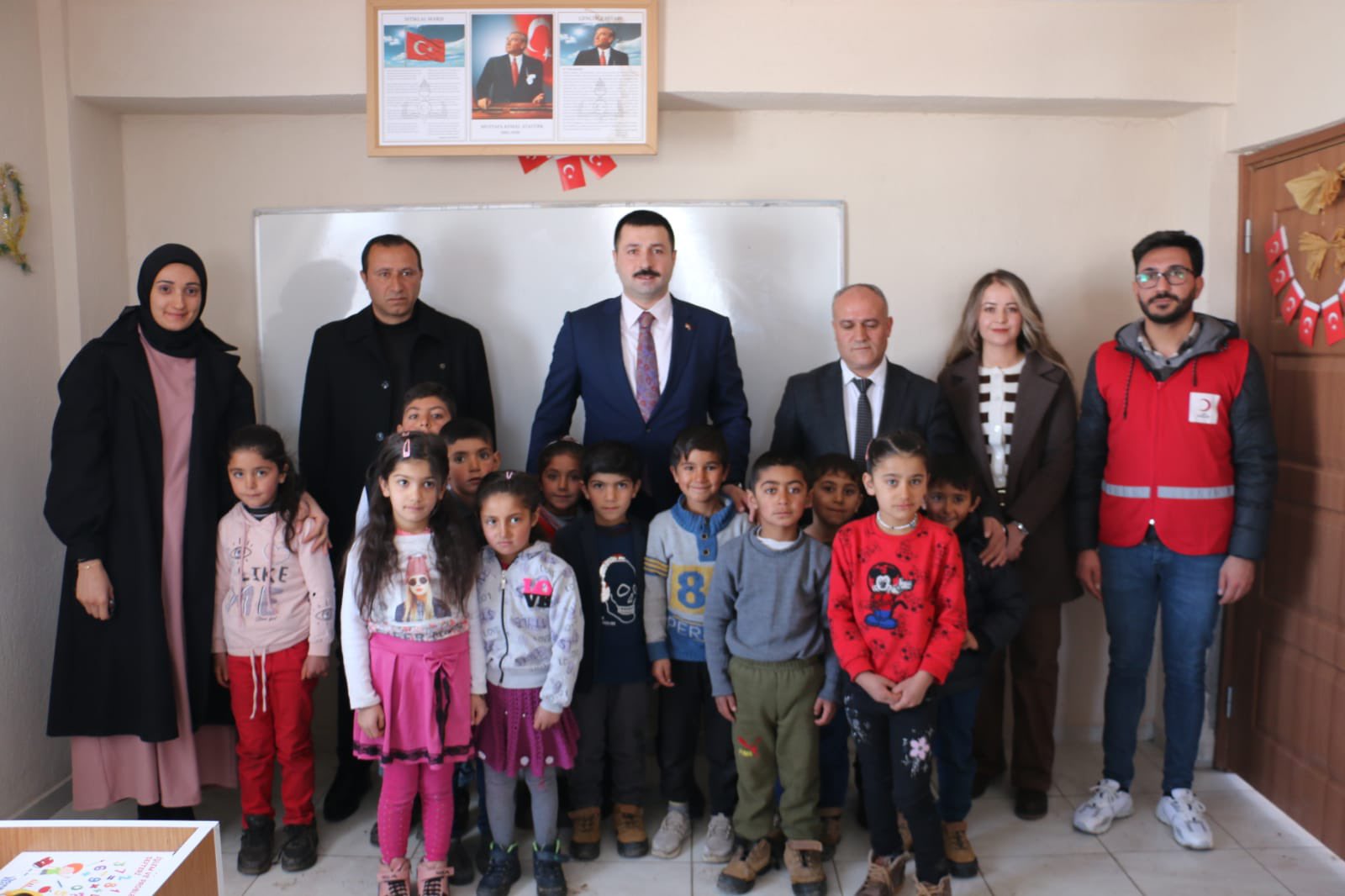Diyadin Kaymakamı Karali’den öğrencilere kitap desteği
