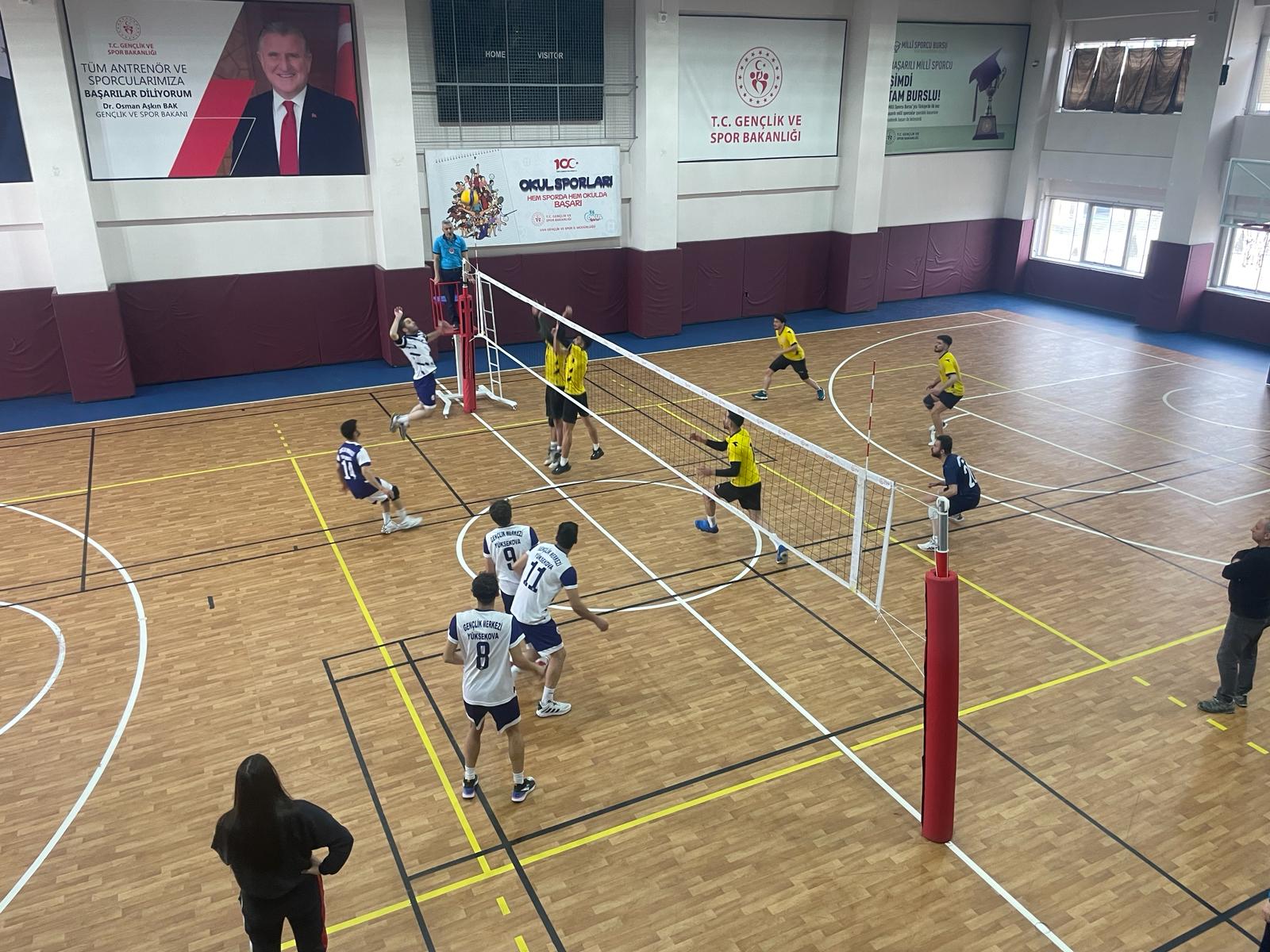 Ağrı Erkek Voleybol Takımı Van’dan zaferle döndü