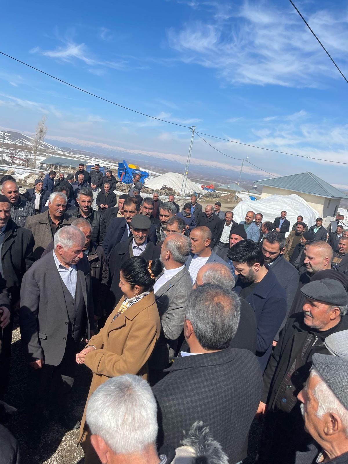 Ağrı’nın önde gelen “Nezoyi Aşireti” DEVA Partisi’ne katıldı