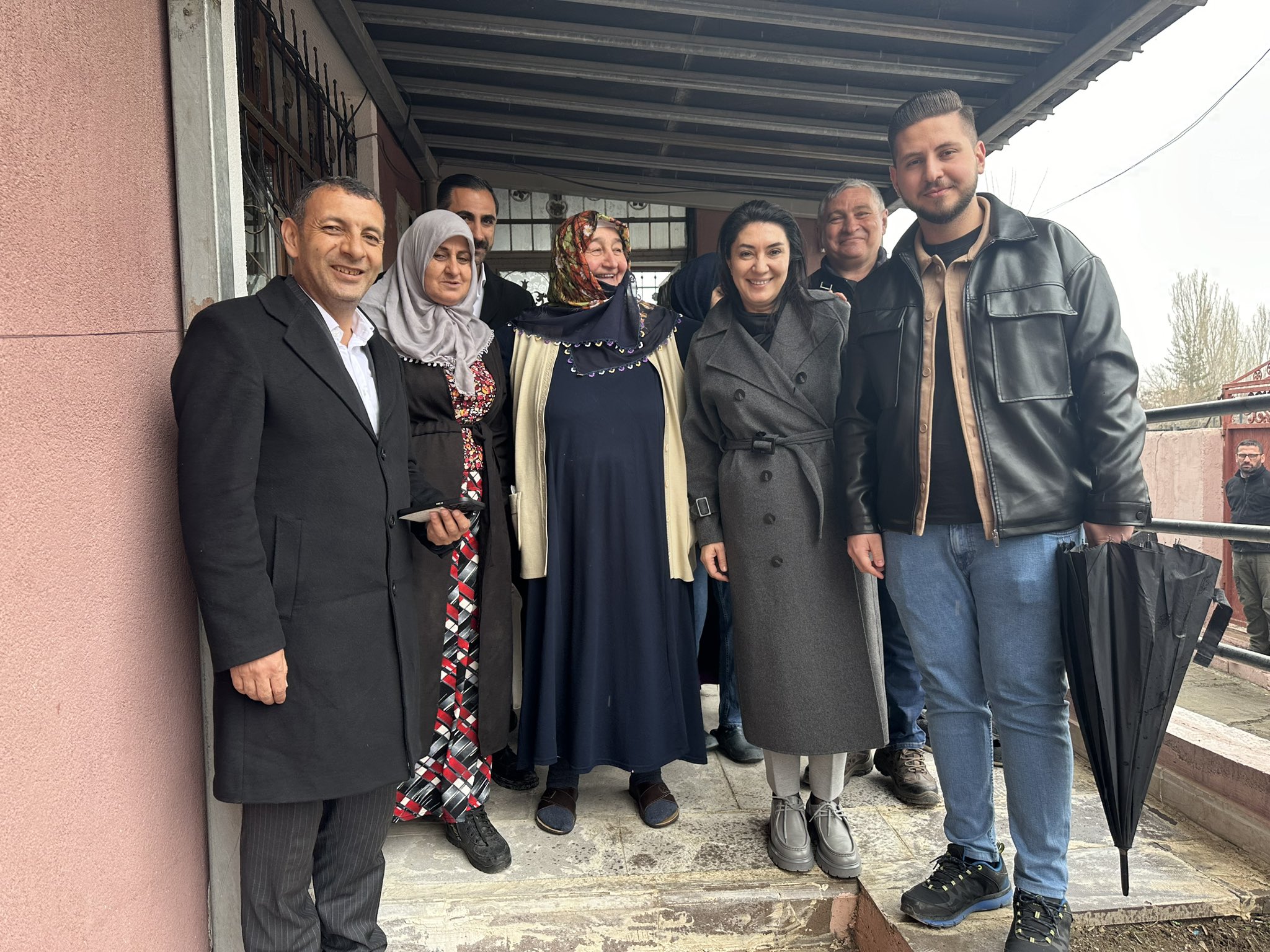 AK Parti Ağrı Heyeti Mahallelerde Çıkarma Yaptı