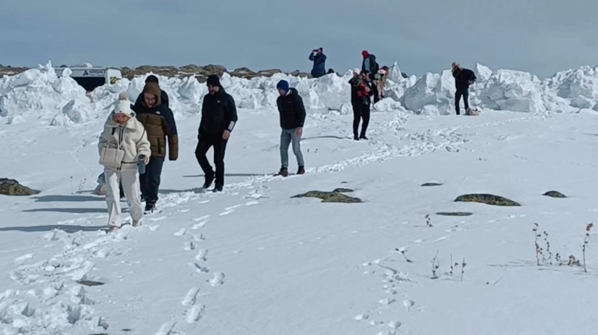 (Videolu Haber) Yüzeyi buzla kaplanan Ağrı Balık Gölü'nde Eskimo usulü balık avı