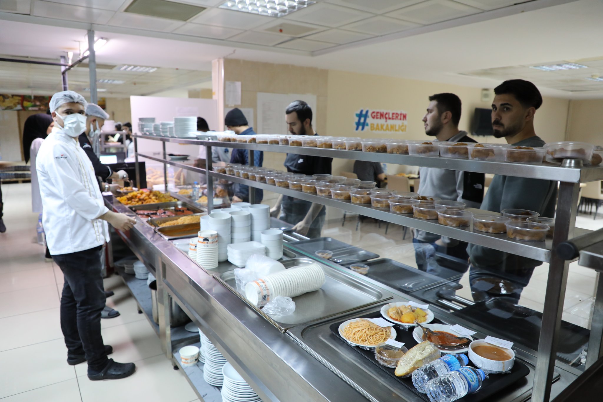 Müdür Fedai Din, Patnos Öğrenci Yurdu’nda iftarını açtı