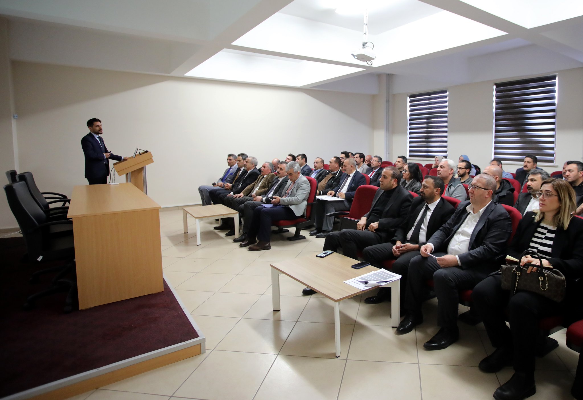 AİÇÜ’de Memnuniyet Anketi Değerlendirme roplantısı yapıldı