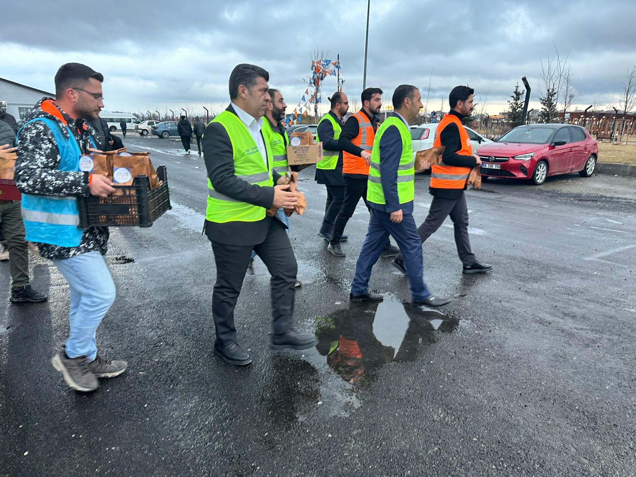 Ağrı AK Gençlik’ten iftarlık ikram