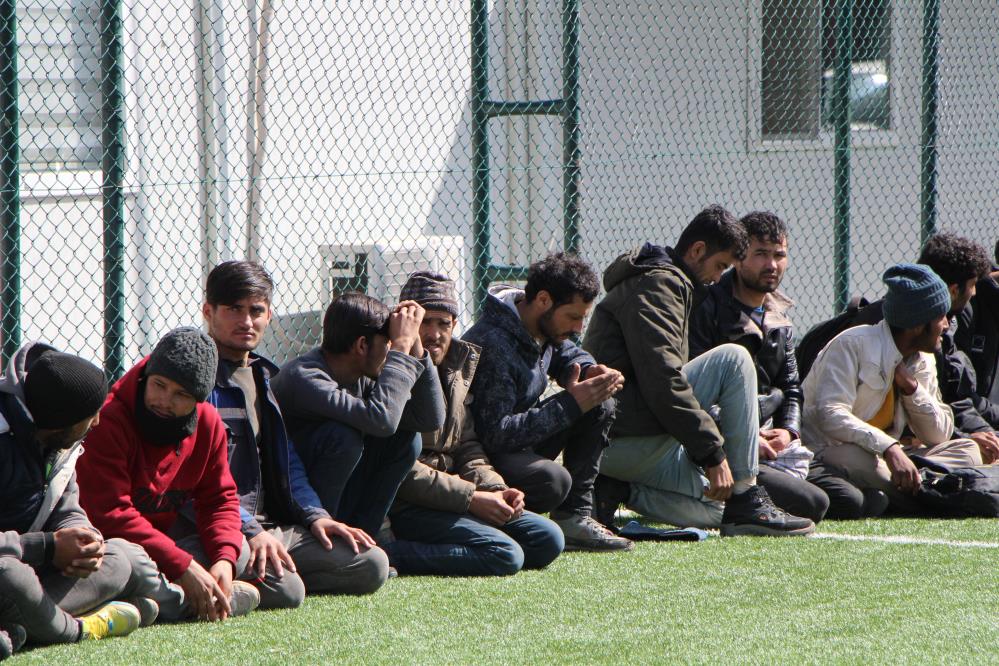 Ağrı’dan, İstanbul’a giden mercimek yüklü tırda 40 kaçak göçmen çıktı