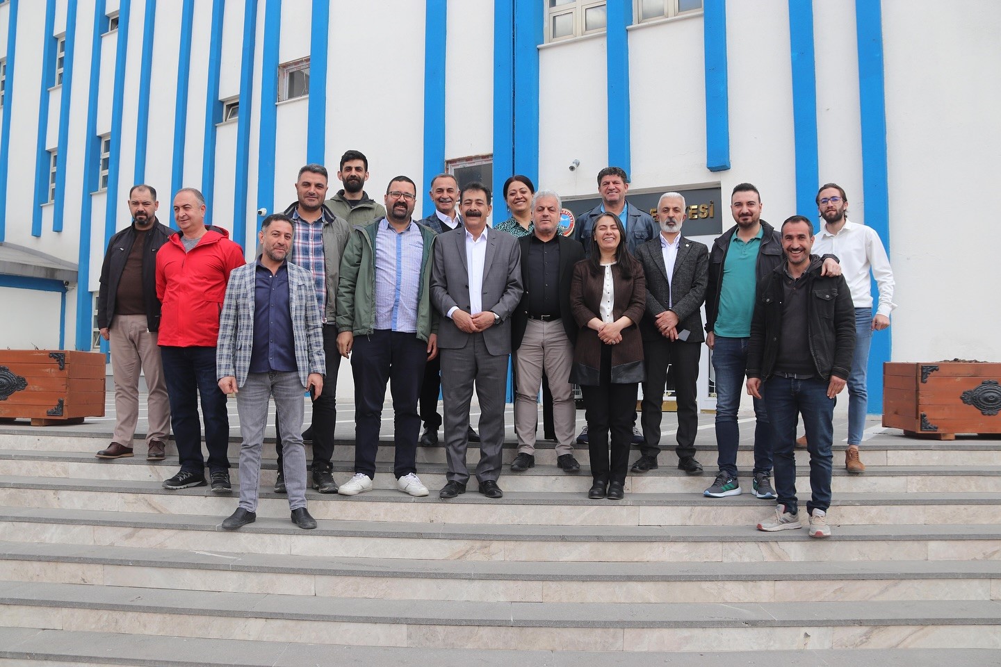 Ağrı Belediye Eş Başkanlarına tebrik ziyaretleri devam ediyor