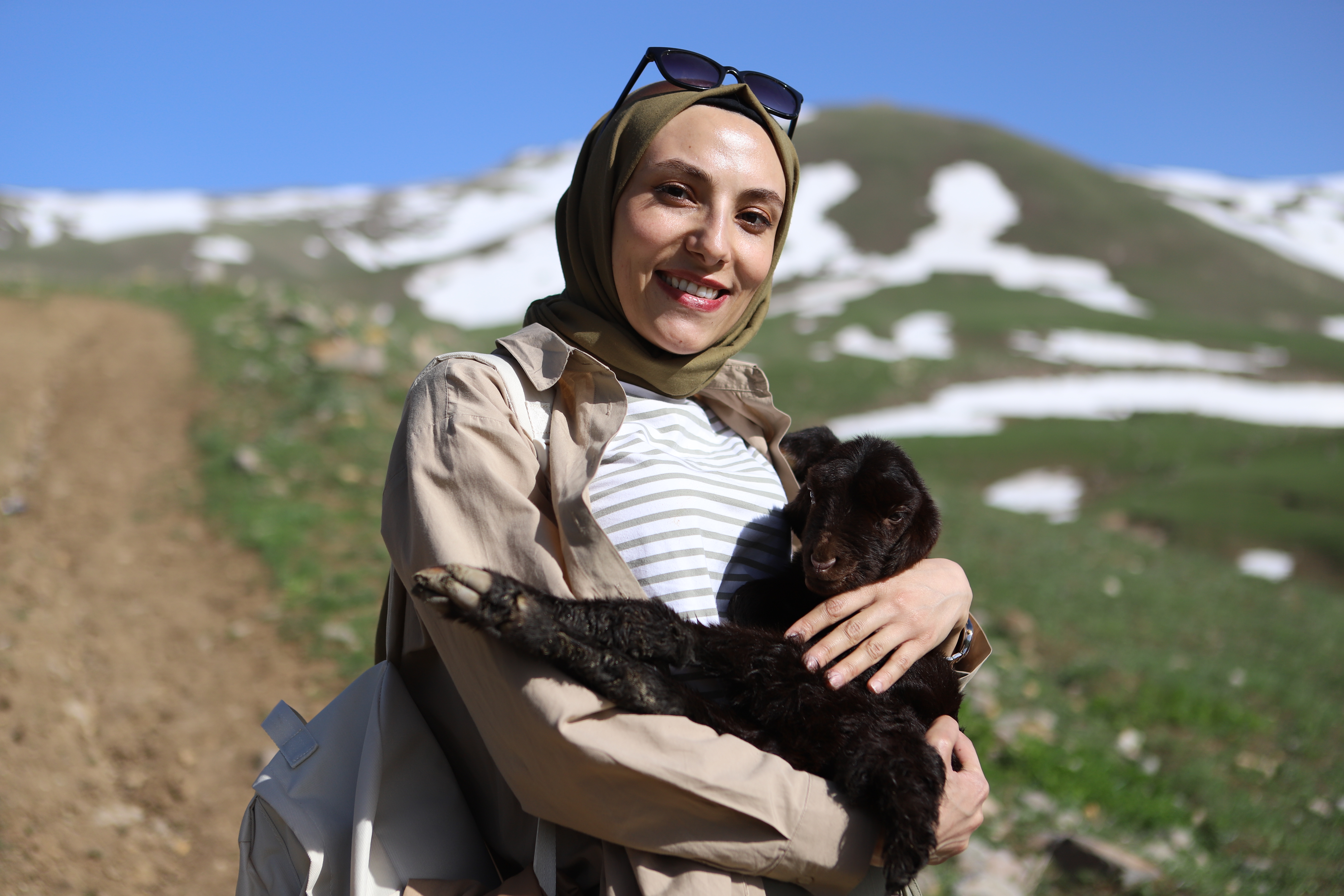 Ağrı'nın 2 bin 700 rakımında doğan kuzuya "Zeytin" adı verildi