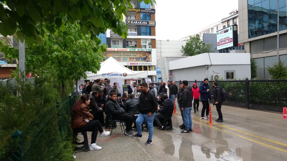 Van'da İşten çıkarılanlar Belediye Önünde Çadır Kurdular