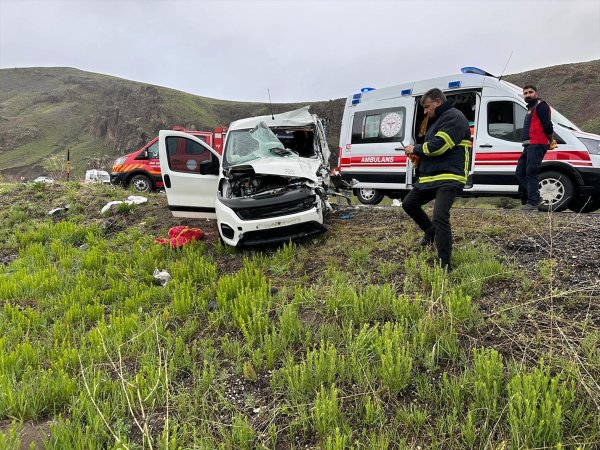 Ağrı'da feci kaza: 2 ölü, 5 yaralı