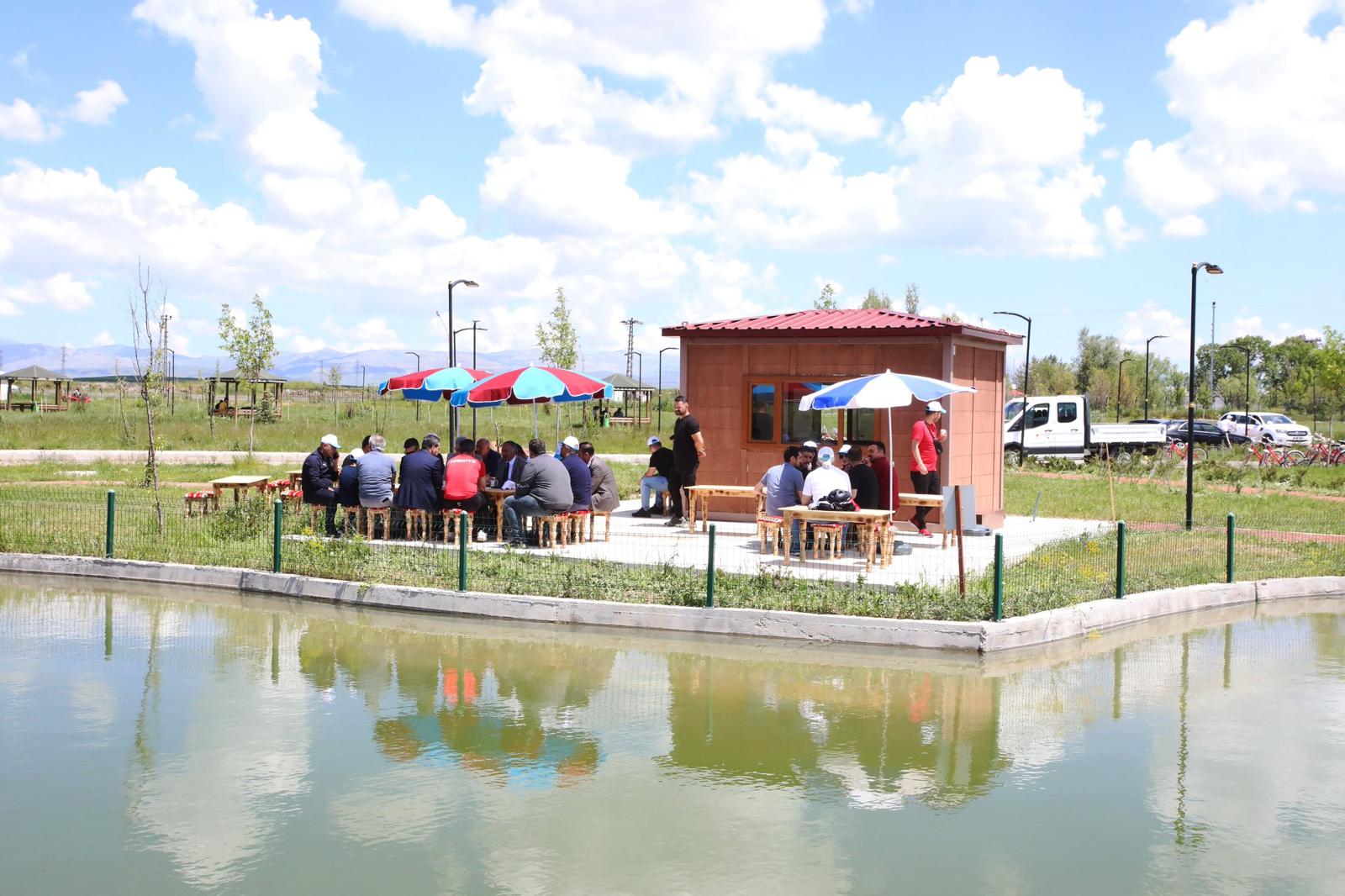 AİÇÜ "Millet Bahçesi Çay Evi" açıldı