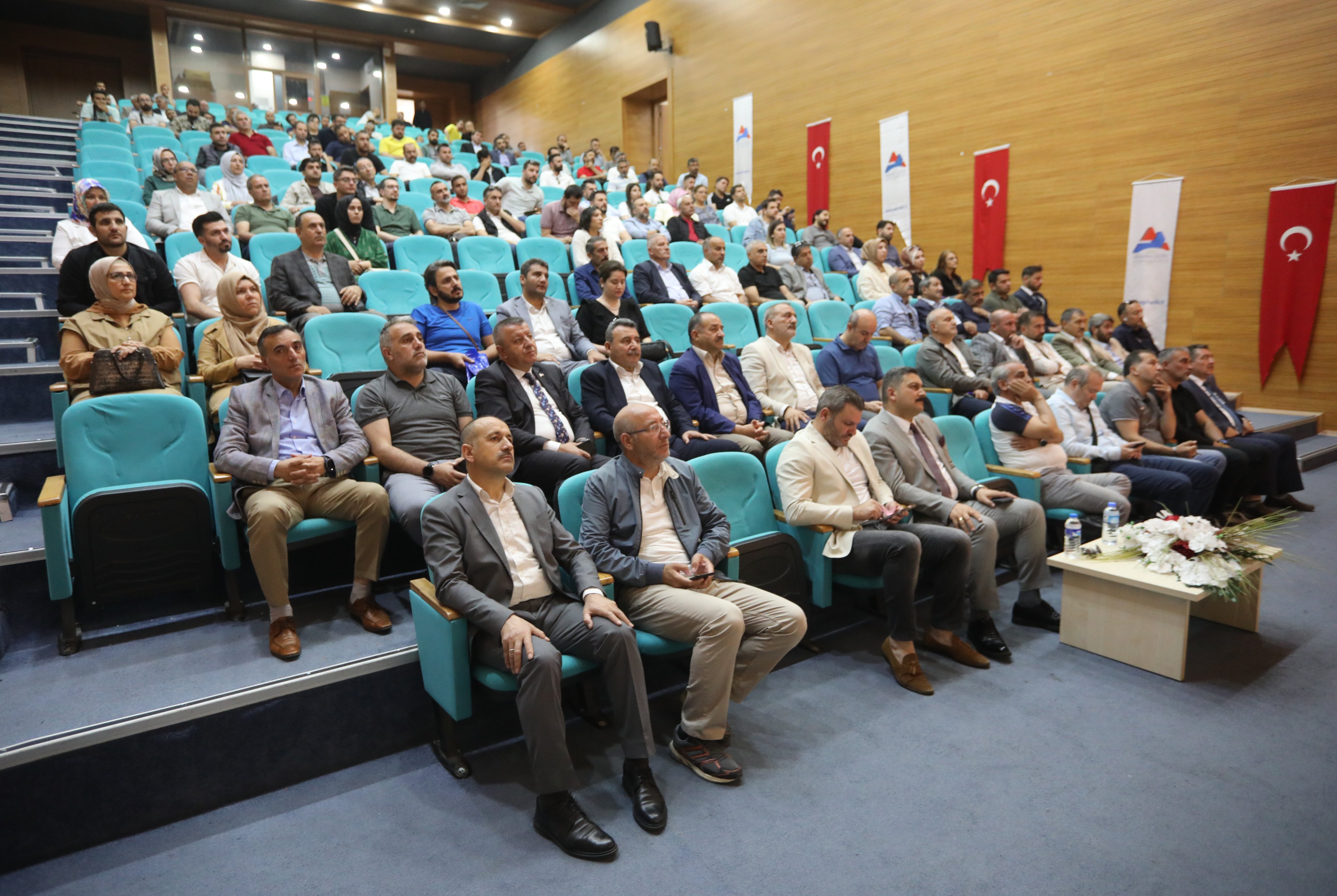 AİÇÜ’de YKS görevli bilgilendirme toplantısı yapıldı
