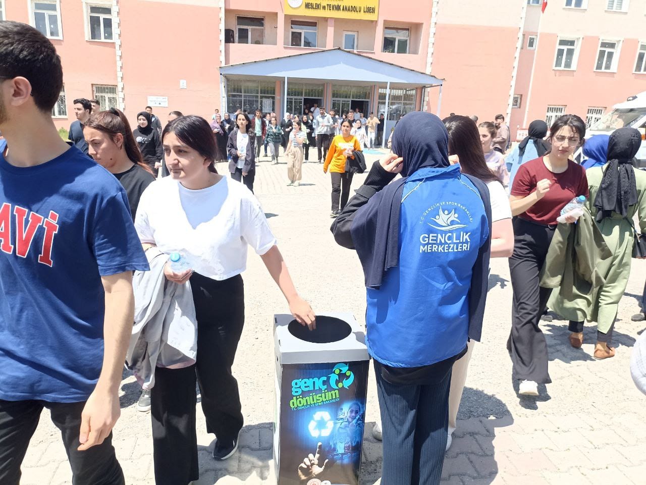 Ağrı’da YKS Öğrencilerine Çay, Kete ve Simit İkramı