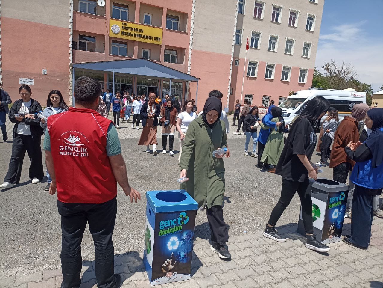 Ağrı’da YKS Öğrencilerine Çay, Kete ve Simit İkramı