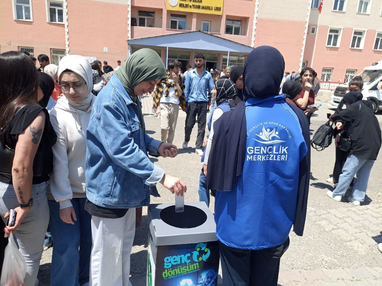 Ağrı’nın Köy okulları için harekete geçtiler