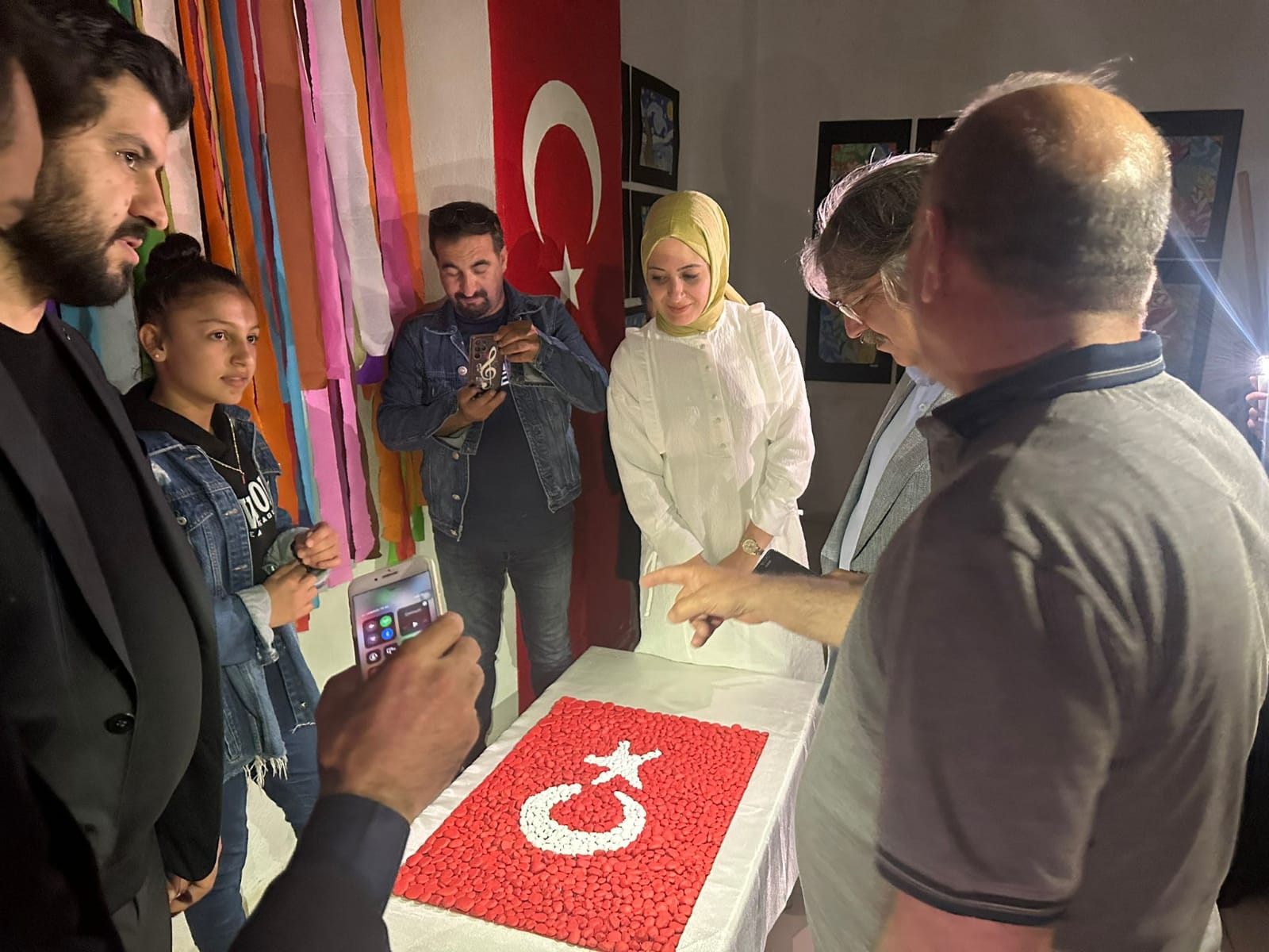 Ağrı'da öğrencilerin yıl sonu sanat eserleri sergilendi
