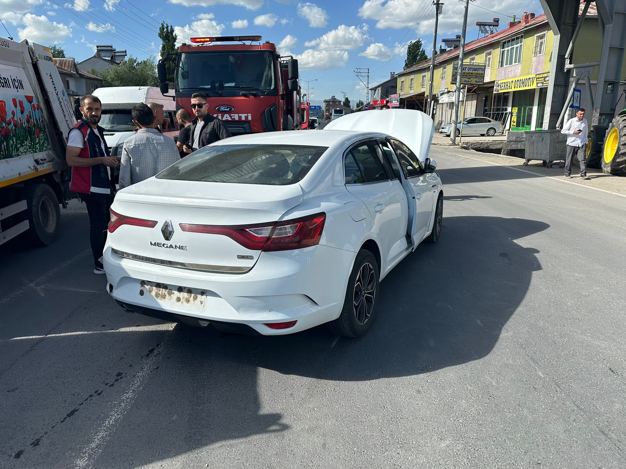 Ağrı'da iki araç çarpıştı: 1 yaralı (Videolu Haber)