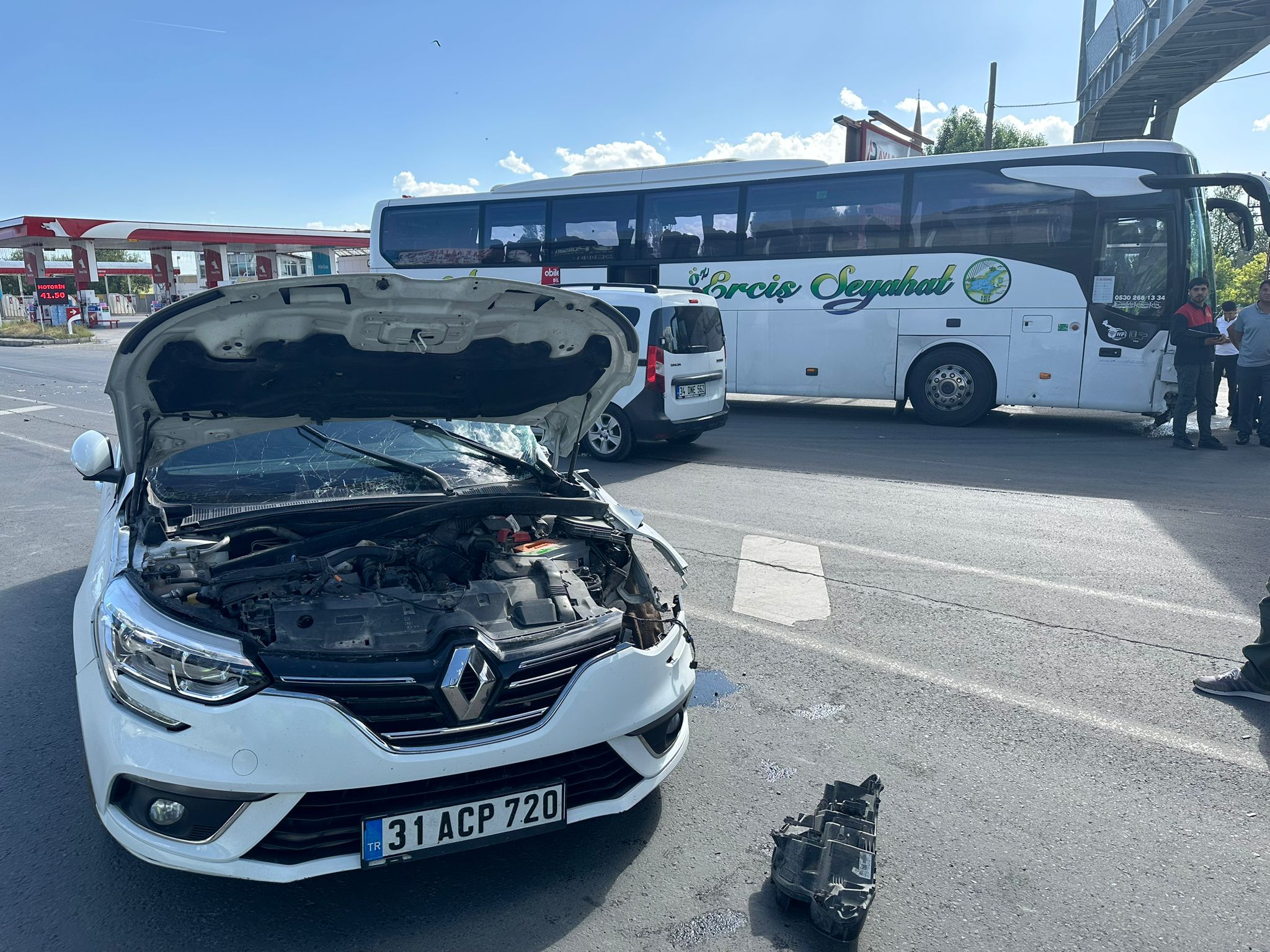 Ağrı'da iki araç çarpıştı: 1 yaralı (Videolu Haber)
