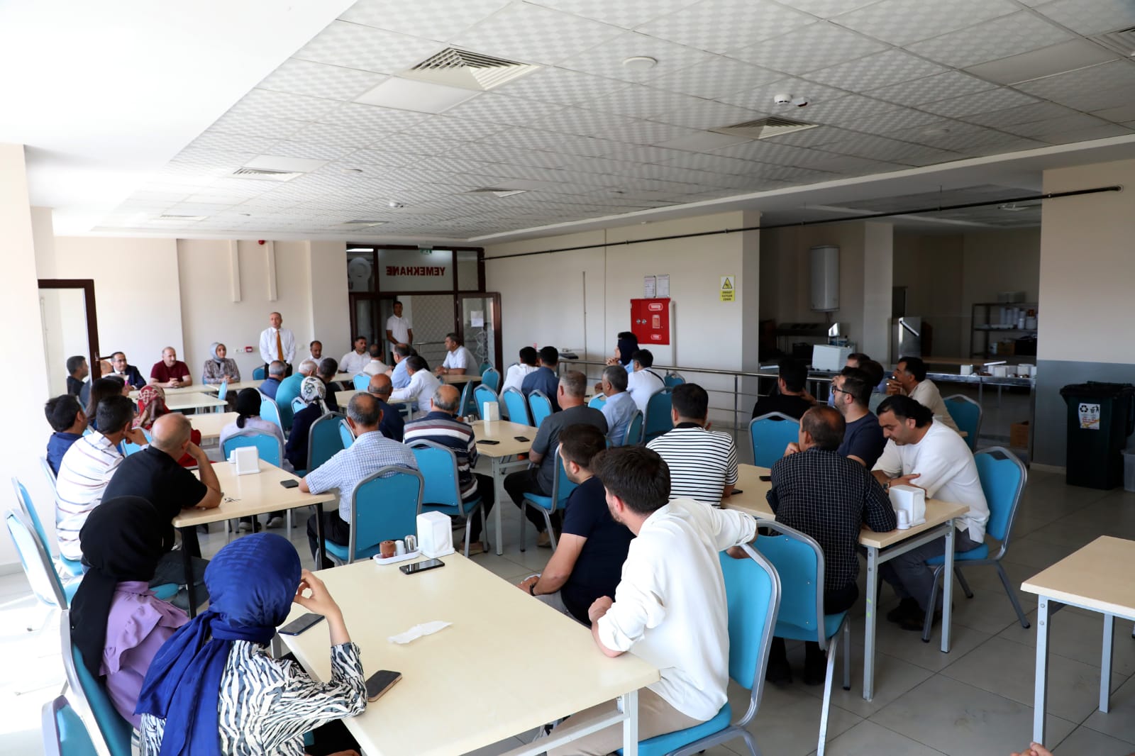 Ağrı Milli Eğitim Müdürü Kökrek, Kurban Bayramı sonrası personellerle buluştu