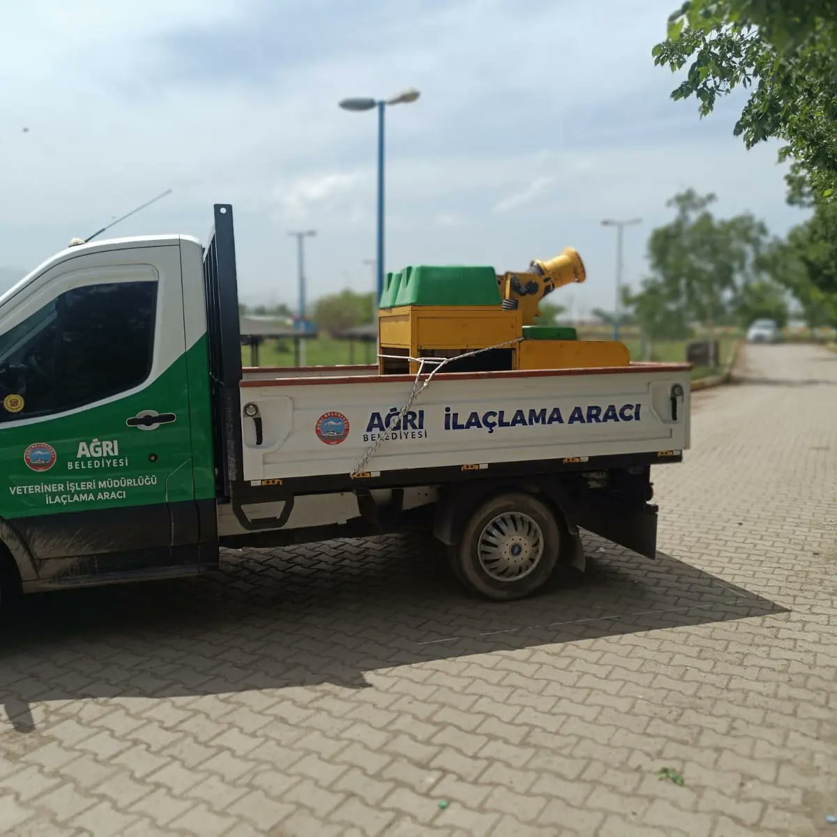 Ağrı sokakları sinek ve haşereye karşı ilaçlanıyor