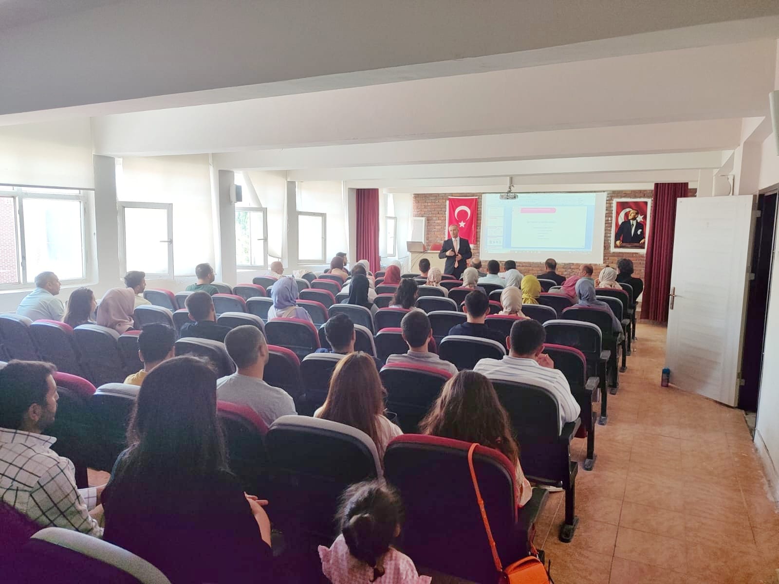 Müdür Kökrek, Tutak'taki öğretmenlerle bir araya geldi