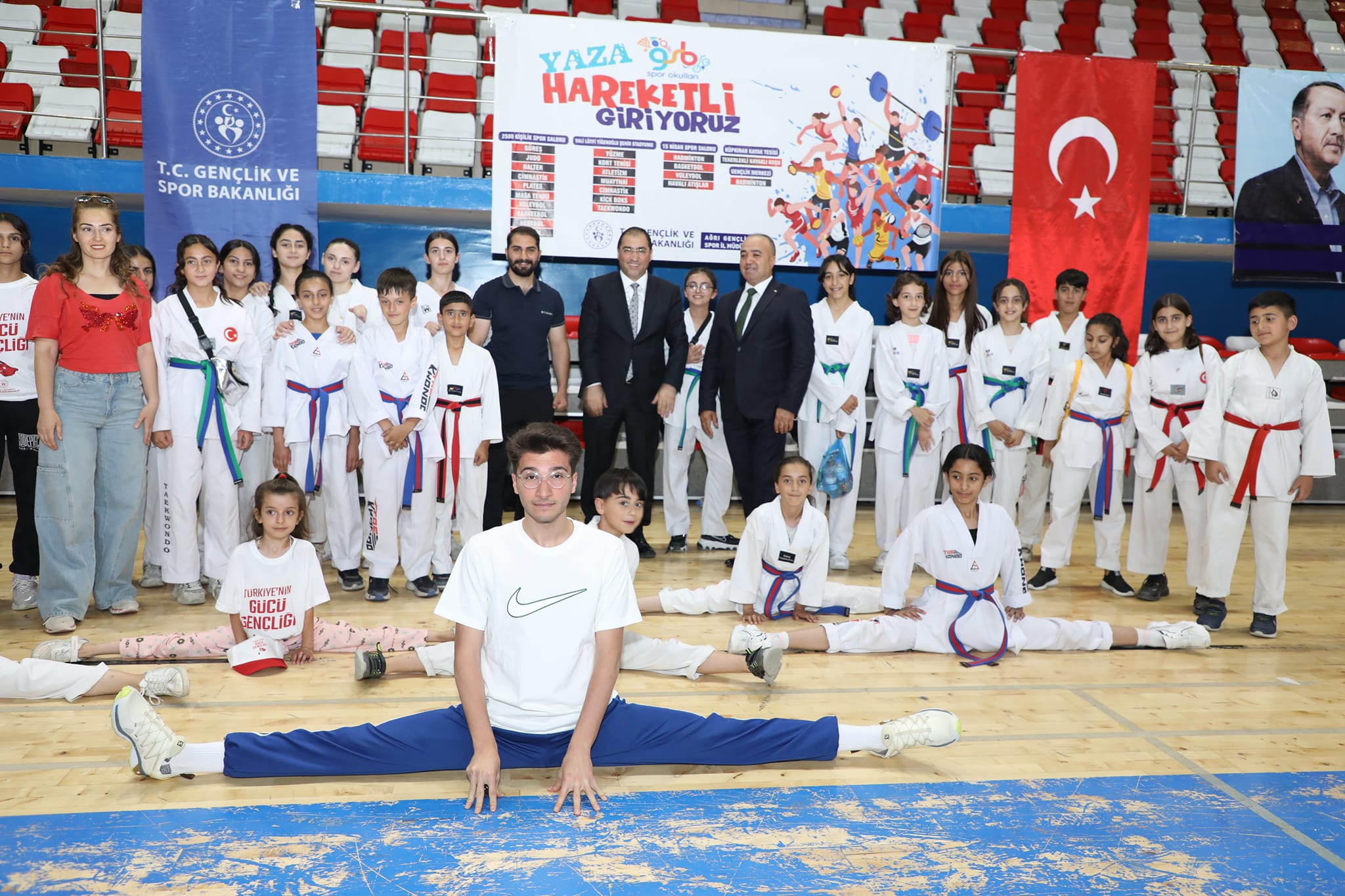Ağrı'da GSB Spor Okulları Coşkuyla Açıldı