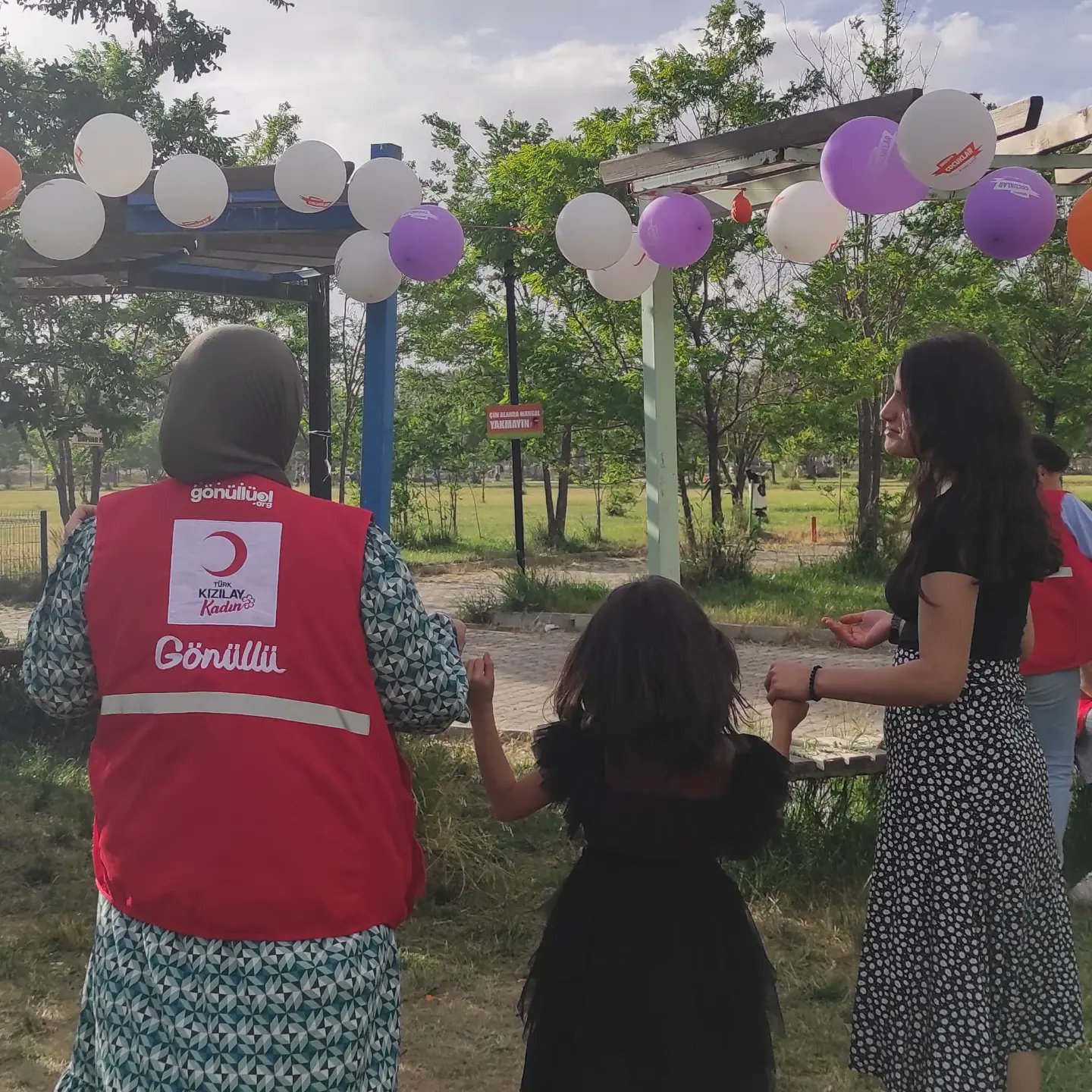 Ağrı Kızılay’dan çocuklara doğum günü sürprizi