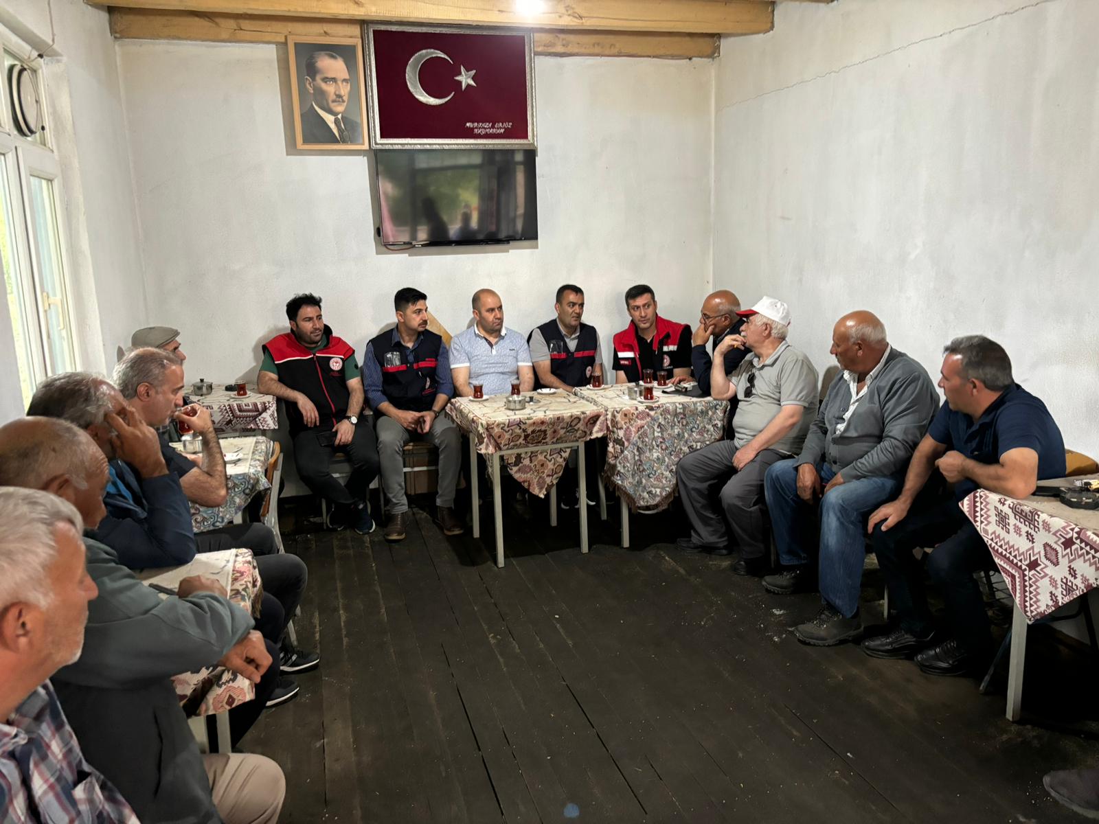 Ağrı’da dolu tarım arazilerini vurdu