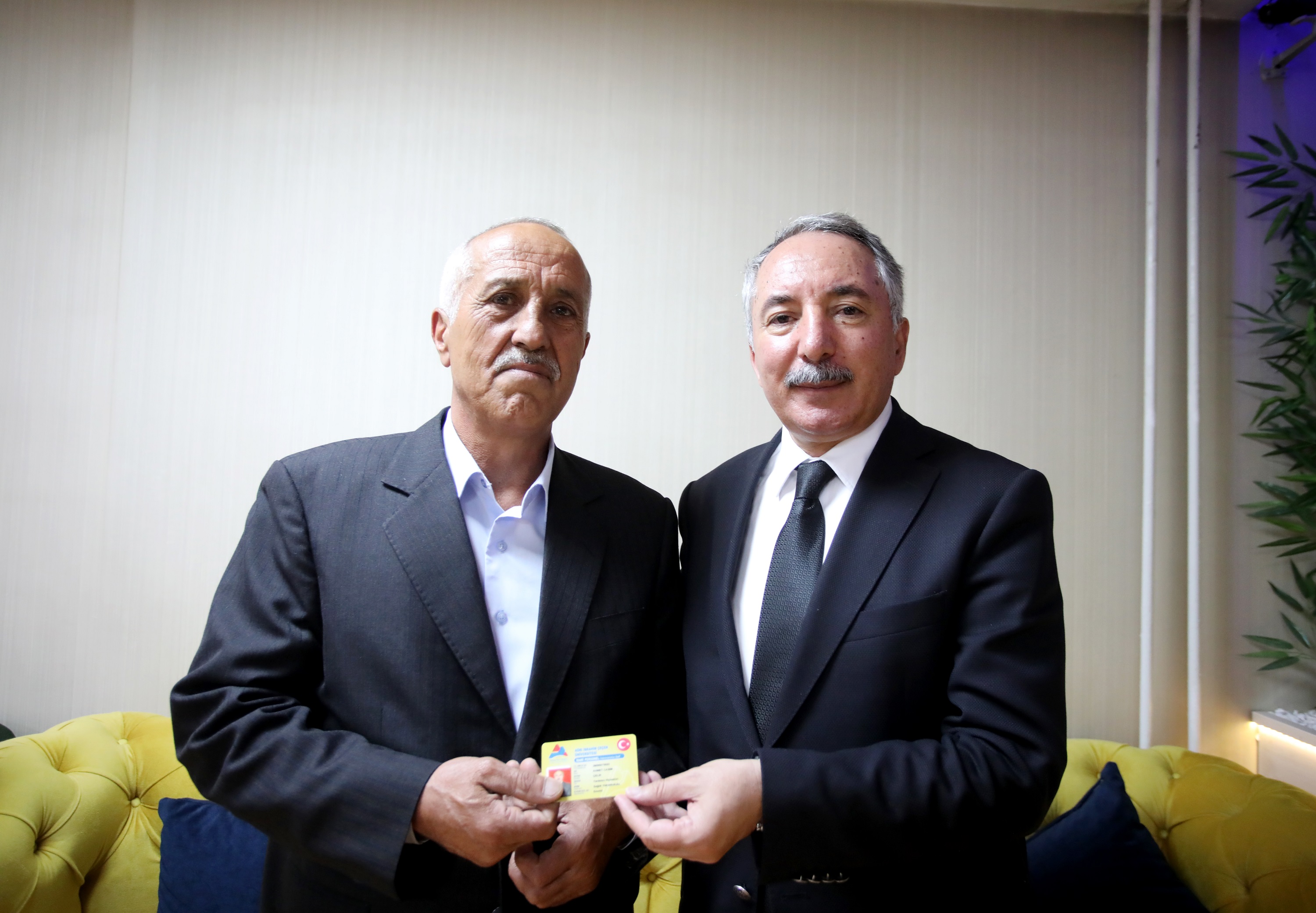 Rektör Karabulut, emekliye ayrılan akademik ve idari personellerle Bir Araya Geldi