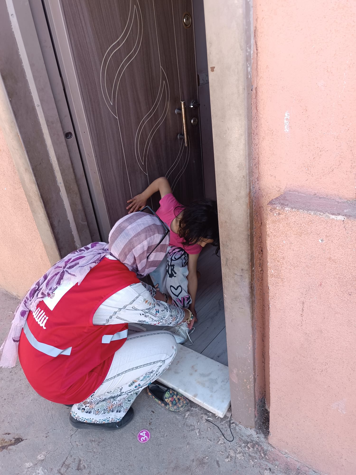 Doğubayazıt Kızılay Gönüllüleri, “Asırlık Çınarları” unutmuyor
