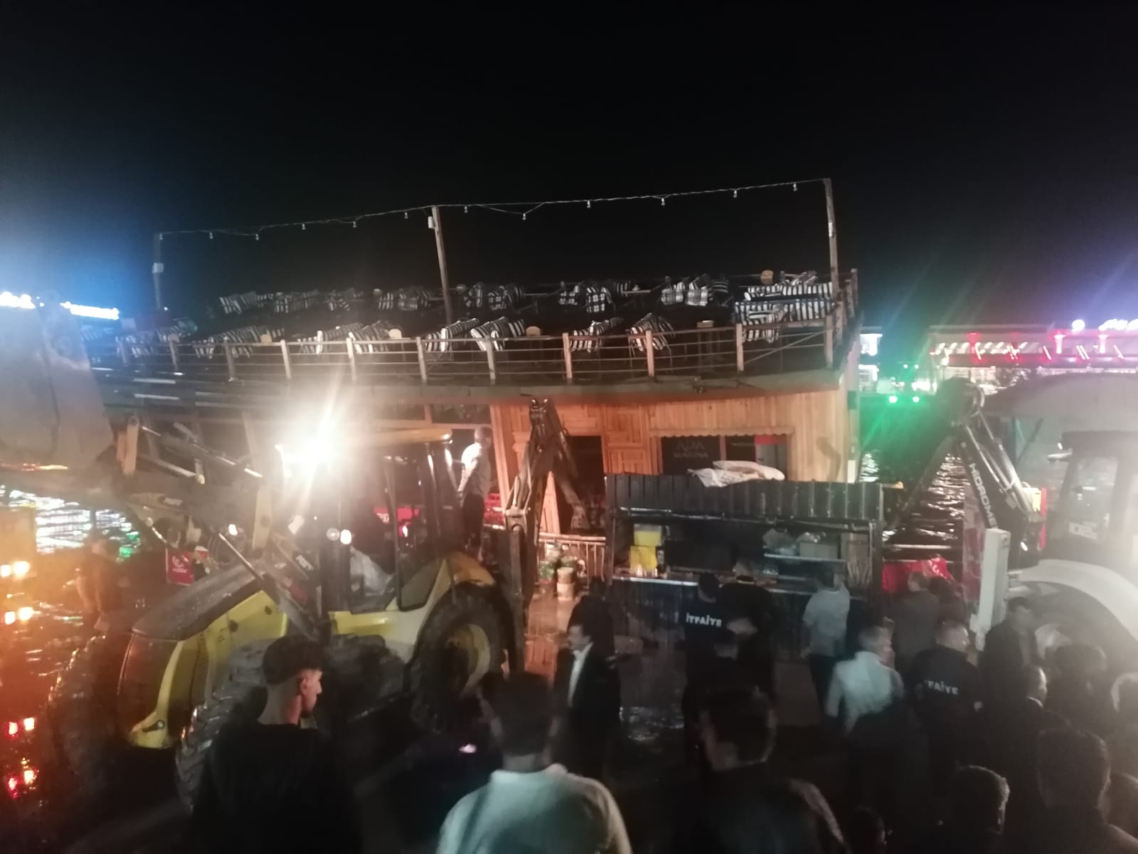 Ağrı'da sel Nuh'un Gemisi'nden esinlenen restorana zarar verdi