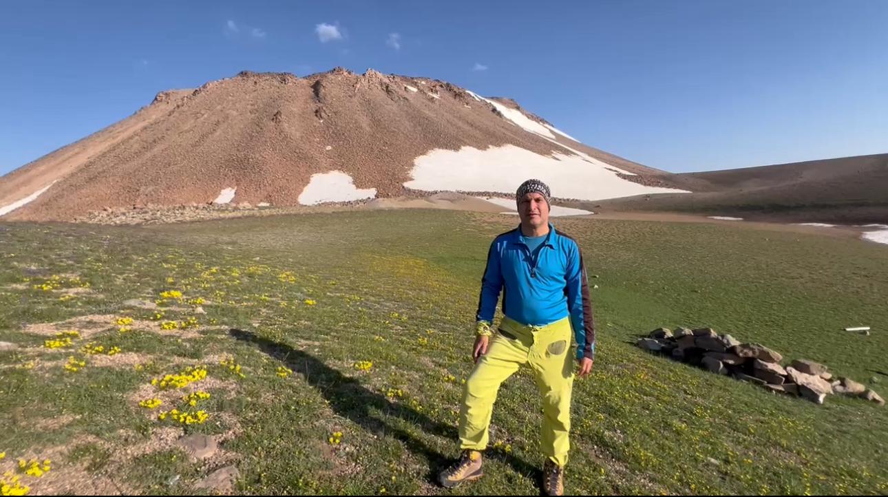 ( Videolu Haber) Ağrı'da Süphan Dağı zirve tırmanışı ile 15 Temmuz kutlandı