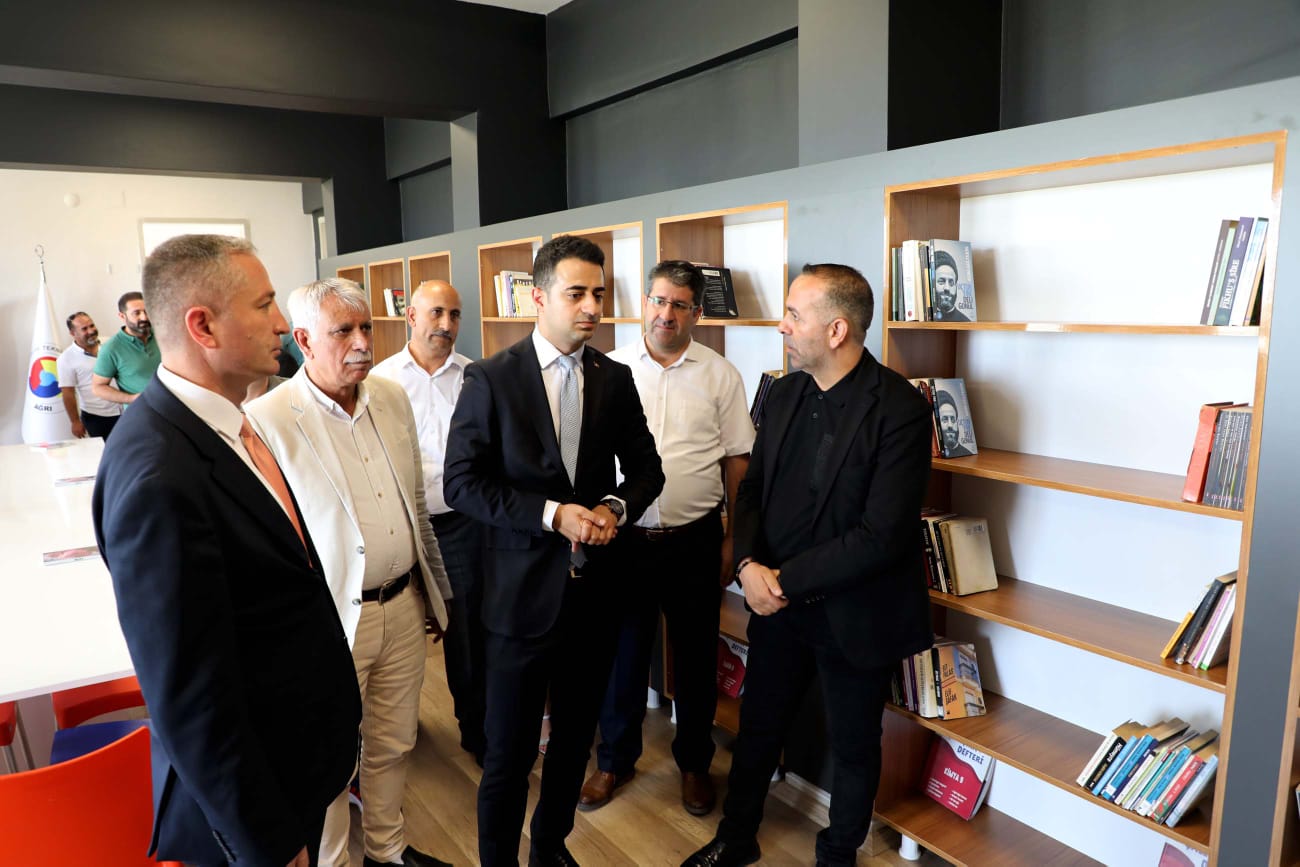 Köy Çocukları Okusun Sosyal Yardımlaşma ve Dayanışma Derneği 9'uncu kütüphanesini Ağrı'da  kurdu