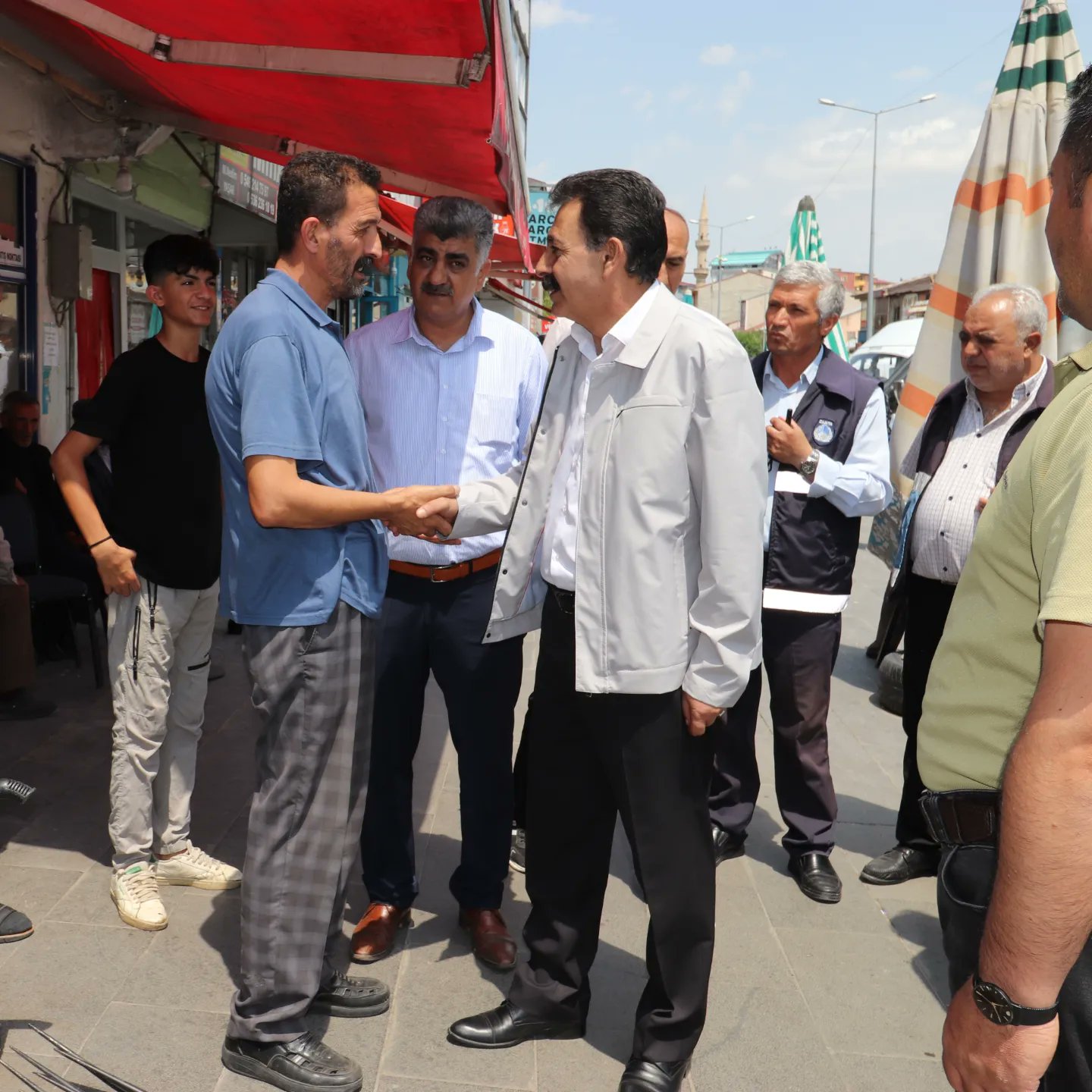 Ağrı Belediyesi, Kaldırım İşgali Yapan Esnafı Uyardı