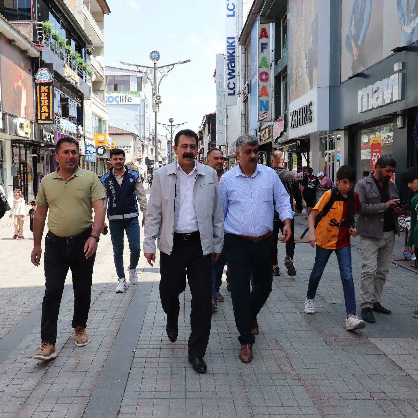 Ağrı Belediyesi, Kaldırım İşgali Yapan Esnafı Uyardı