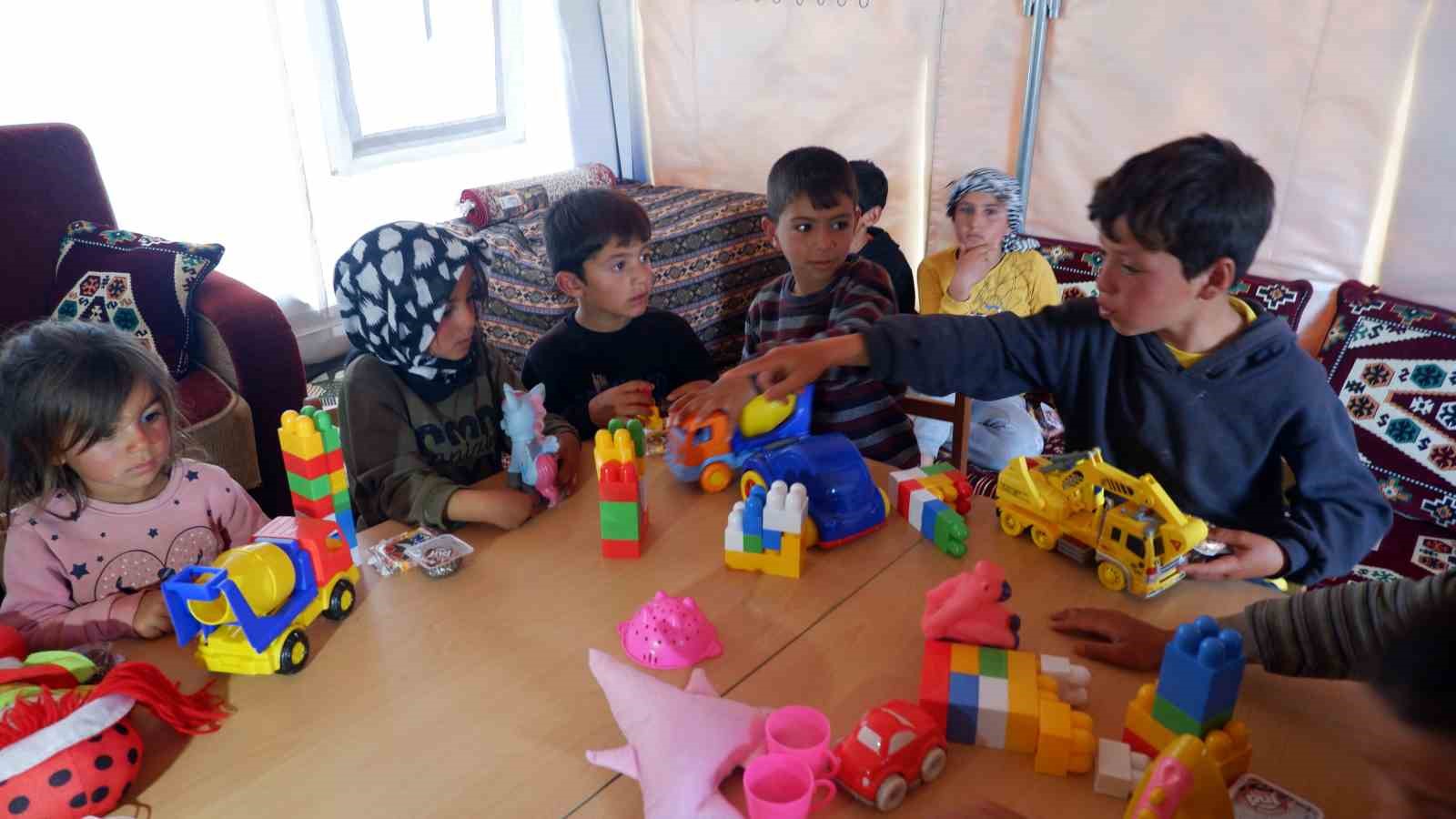 Erzurum'da göçer çadırında Kur'an kursu