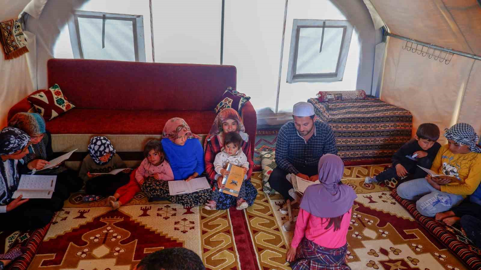 Erzurum'da göçer çadırında Kur'an kursu