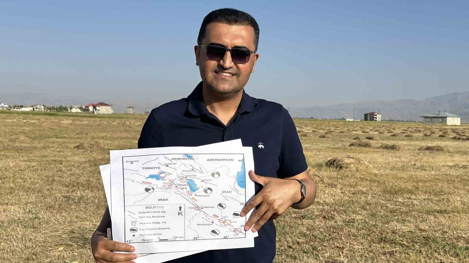 Süper öğretmen Kenan Canan 'Uluslararası coğrafya kongresinde' Yüksekova depremini anlatacak