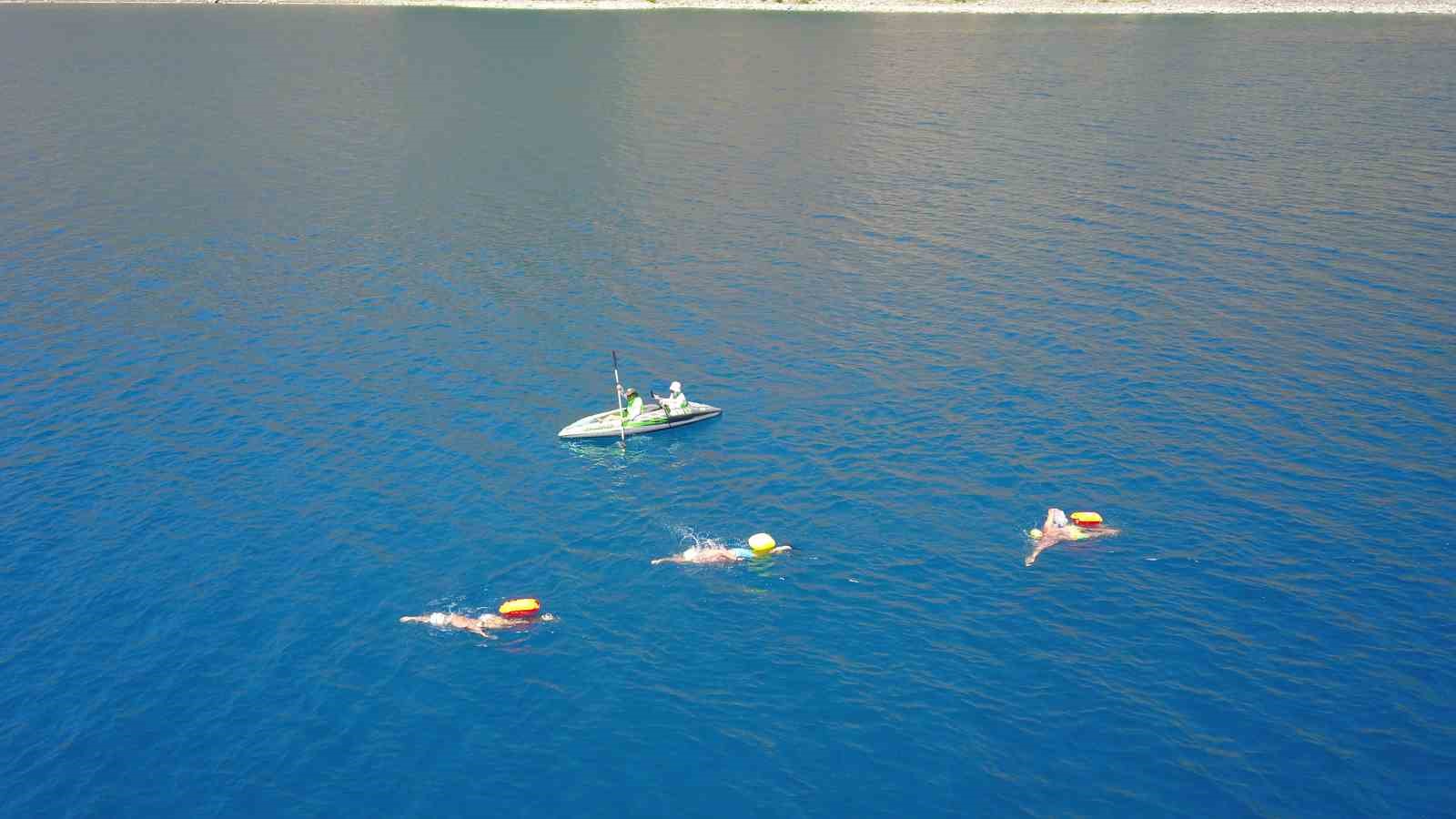 Van Gölü Aktivistleri Nemrut ve Van Gölü için 8 kilometre yüzdüler