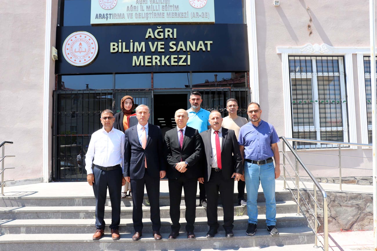 Ağrı'da "Türkiye Yüzyılı Maarif Modeli" hakkında bilgilendirme toplantısı gerçekleştirildi