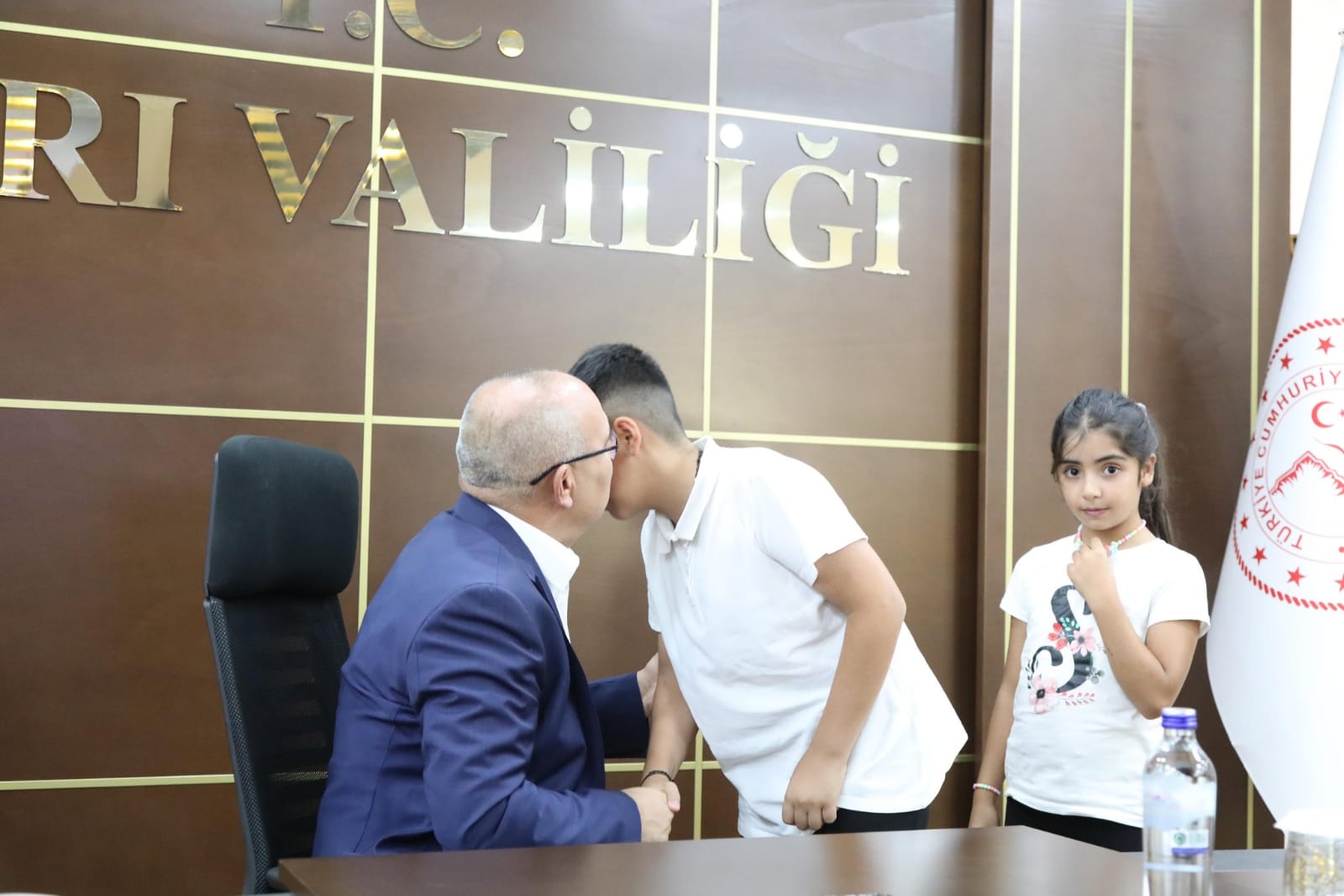 Ağrı Valisi Koç,"Güçlü anneler, güçlü Türkiye" diyerek annelerle buluştu