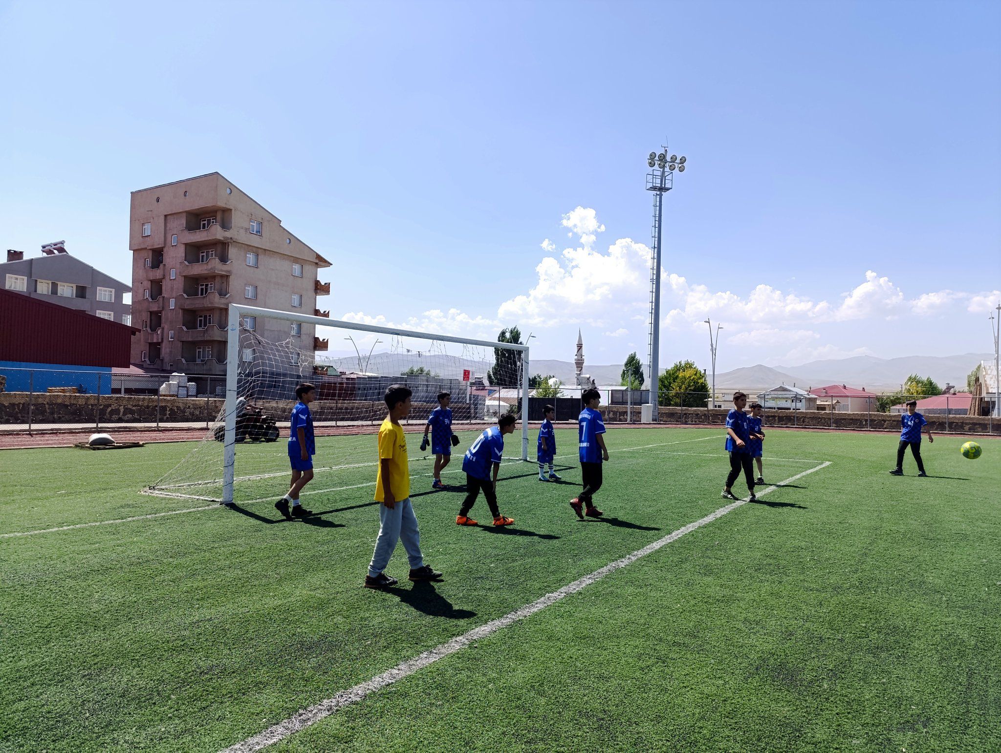 Taşlıçaylı çocuklar sporla sosyalleşiyor